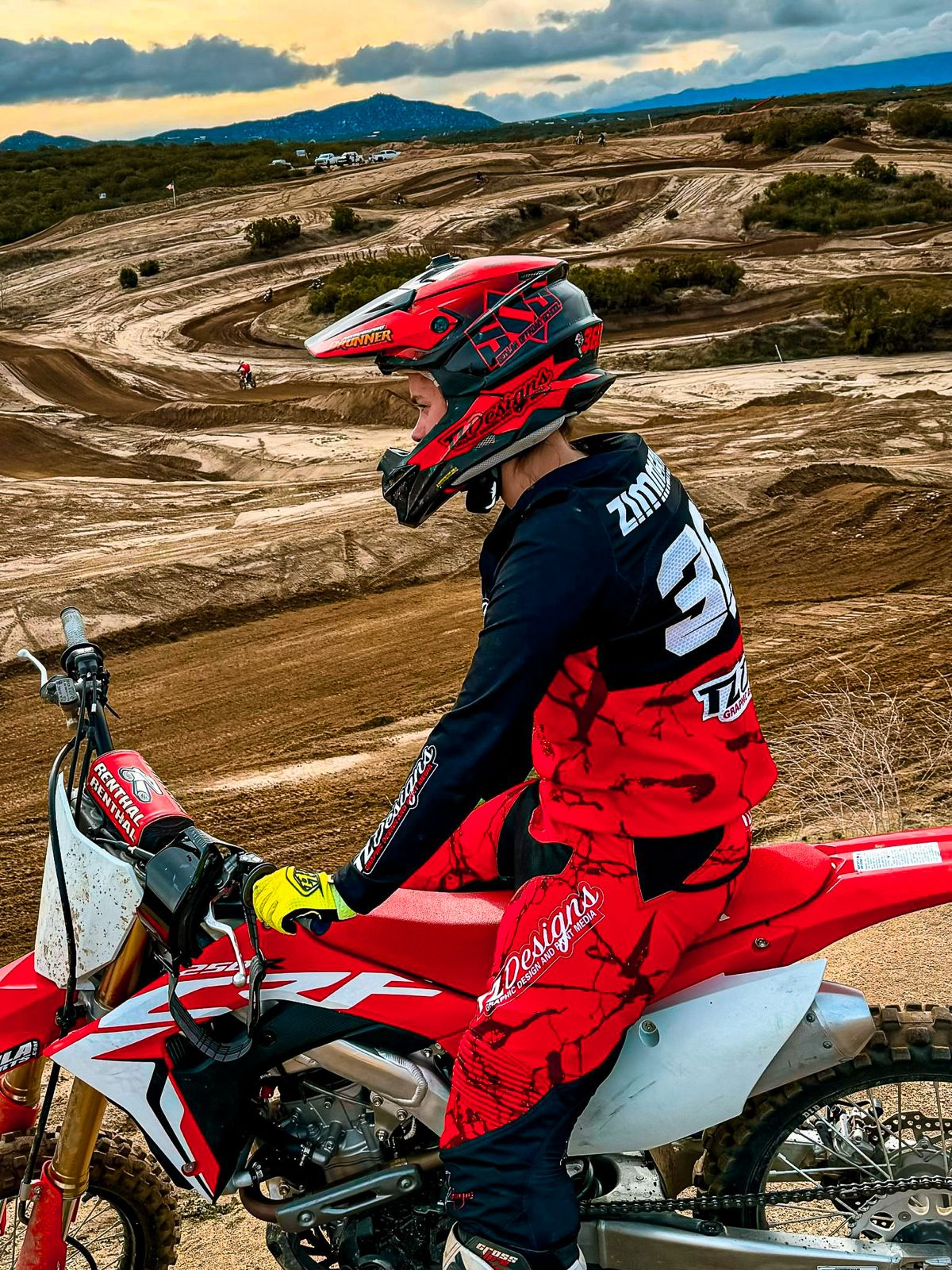 MX COAST Motowear in rot mit Startnummer und Namen